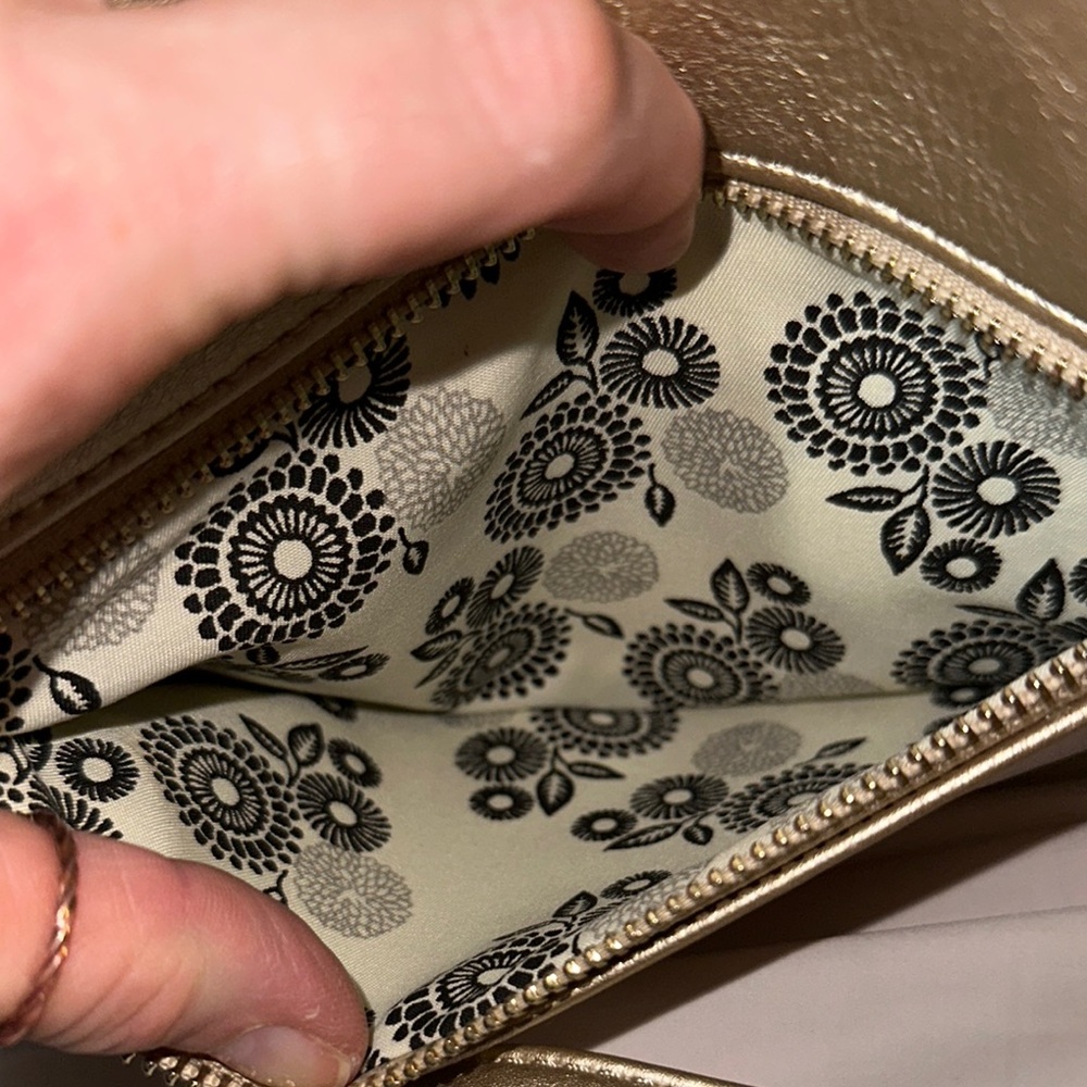 NWT Alyssa lead safe leather Gold Clutch with Wristlet large size so cute 🥰 - Picture 4 of 10